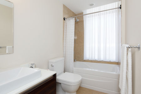 The Cost of Fiberglass Bathtub Crack Repairs: What to Expect Thumbnail